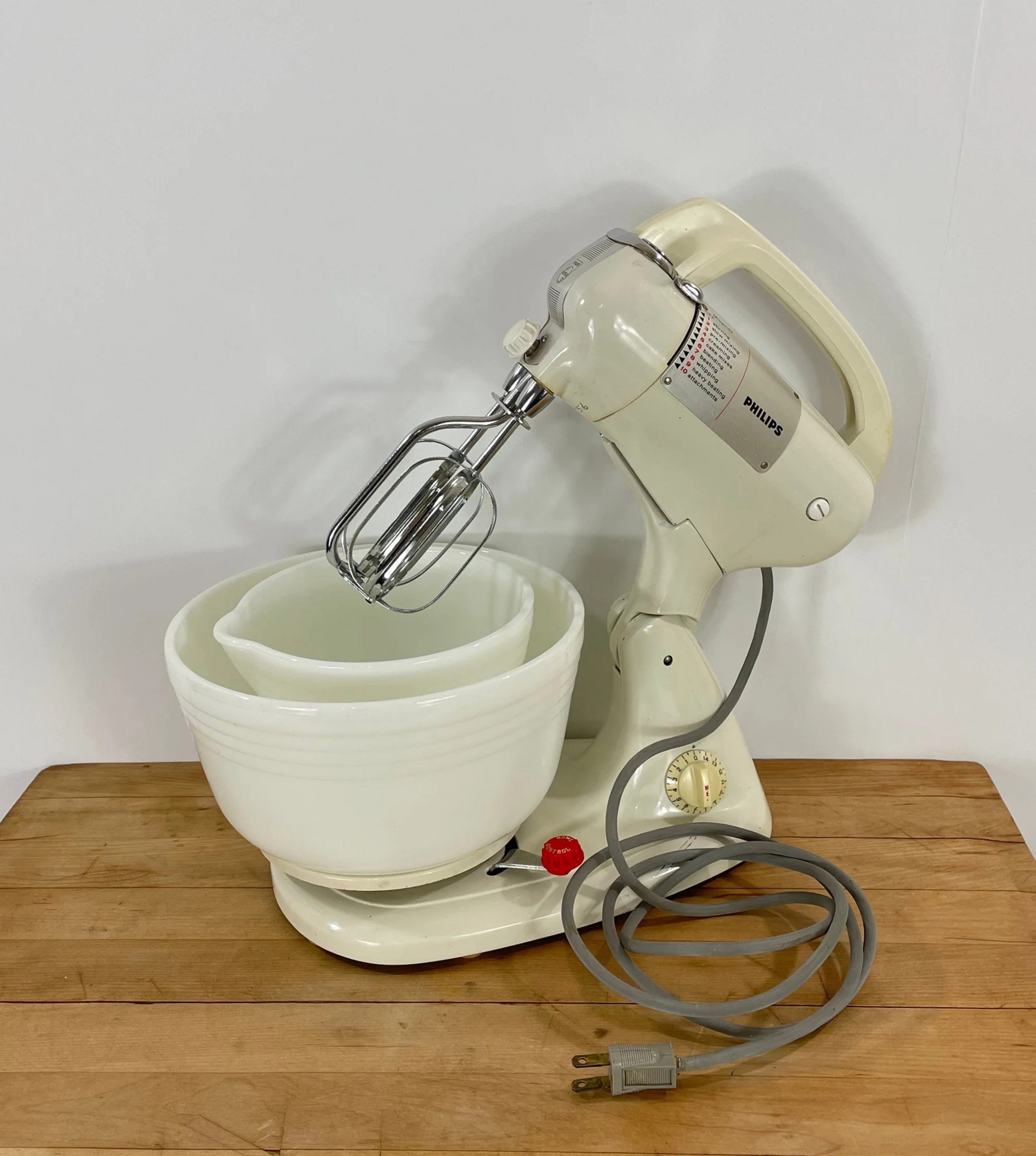 Vintage Scovill Hamilton Beach Hand Mixer w/ Beaters Model 62-1 Almond  Tested