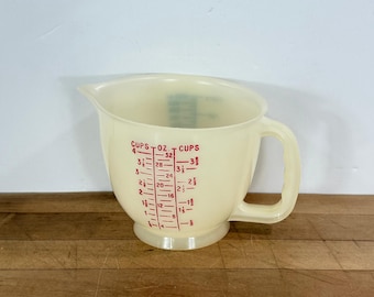 Tupperware 4 CUPS / 32 OZS / 1 liter Measuring Cup , Translucent White Plastic with Red  and Blue Measurements, Made in U.S.A., No Lid