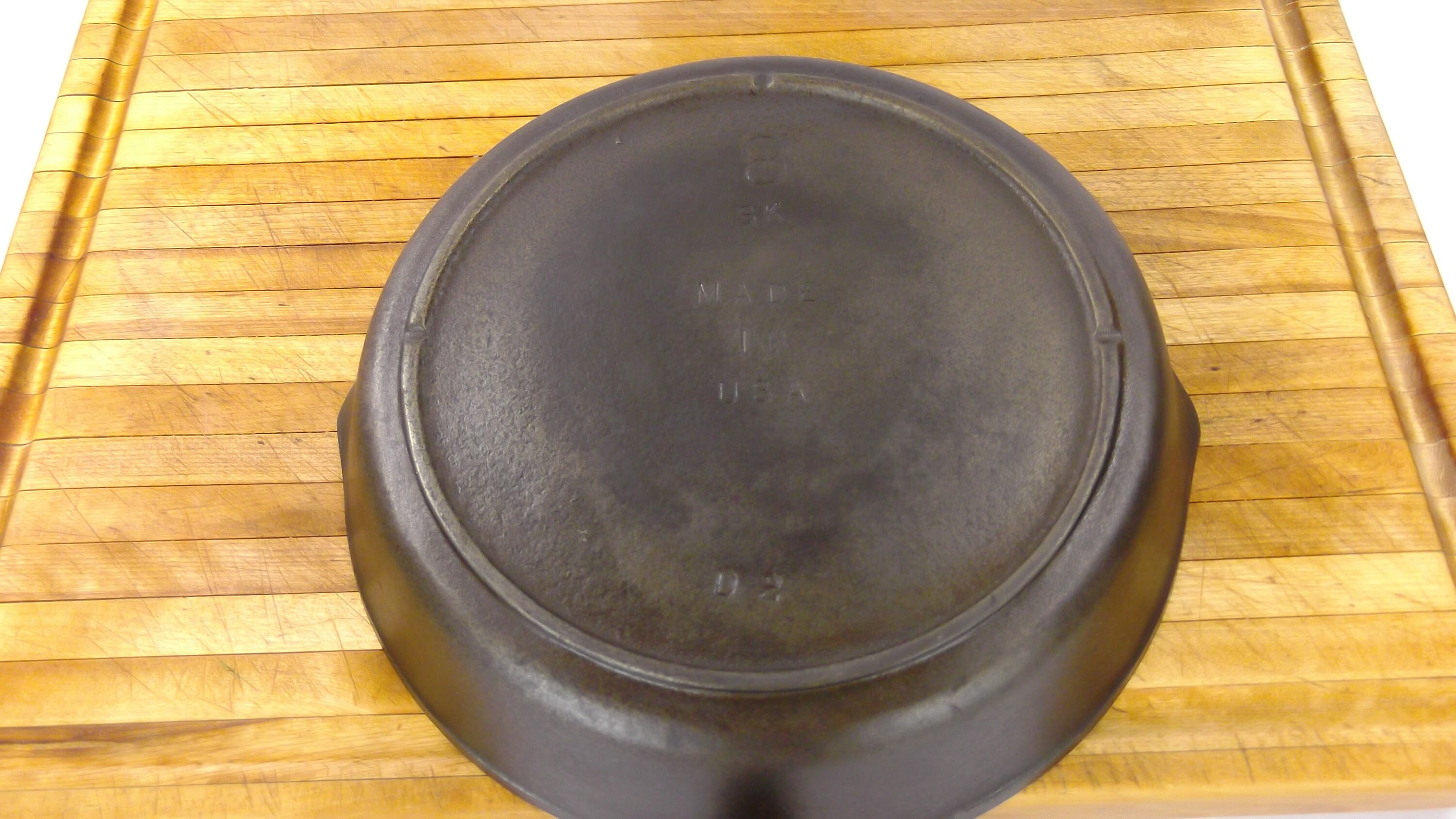 🔷Thickened cast iron chapati pan @ 2,500/= 🔶 Size 28cm ⭕ Non stick 🔴 Can  be used for frying and chapati too ♦️ Heavy material