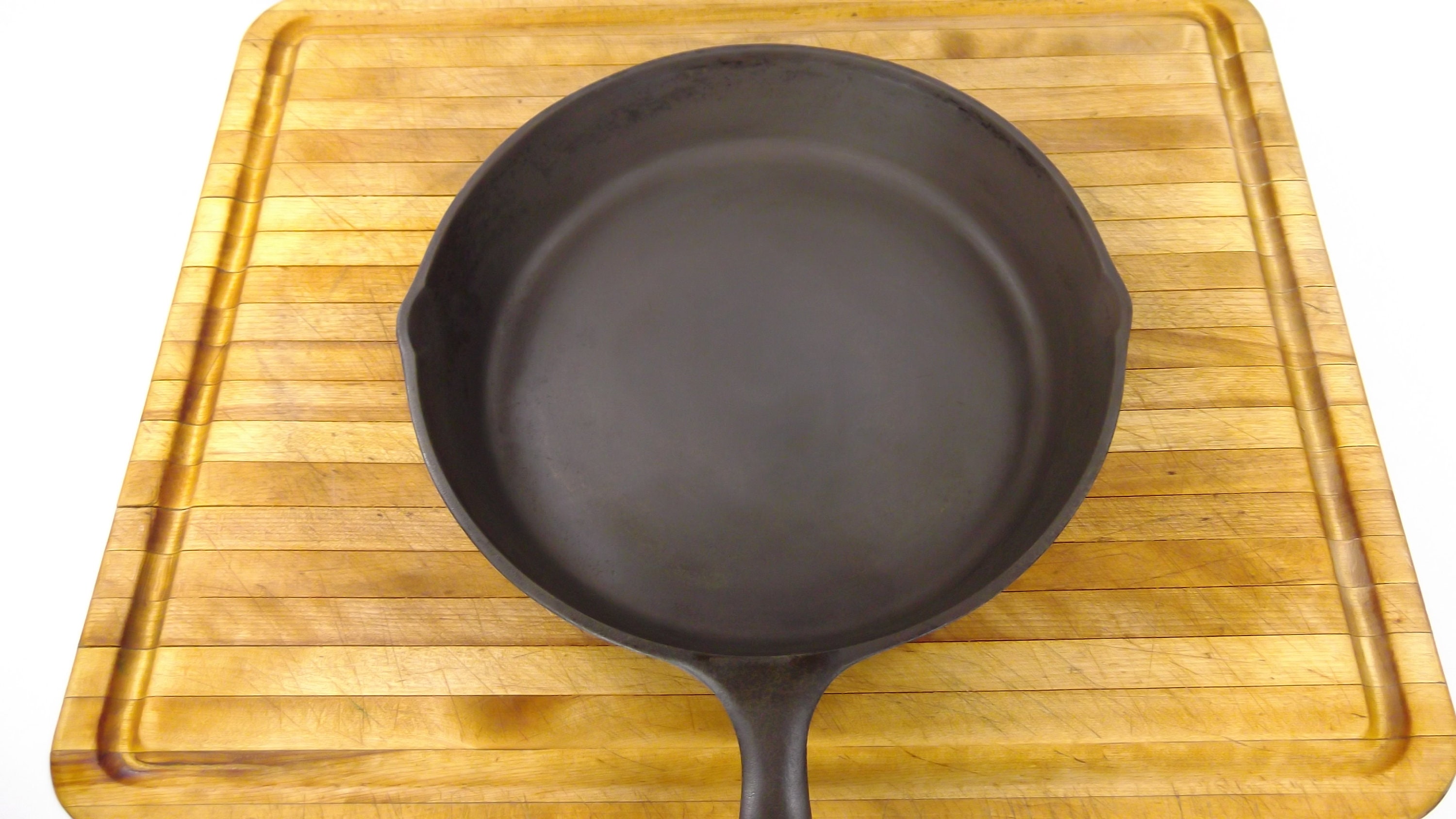 Lodge 8 Cast Iron Skillet – The Happy Cook