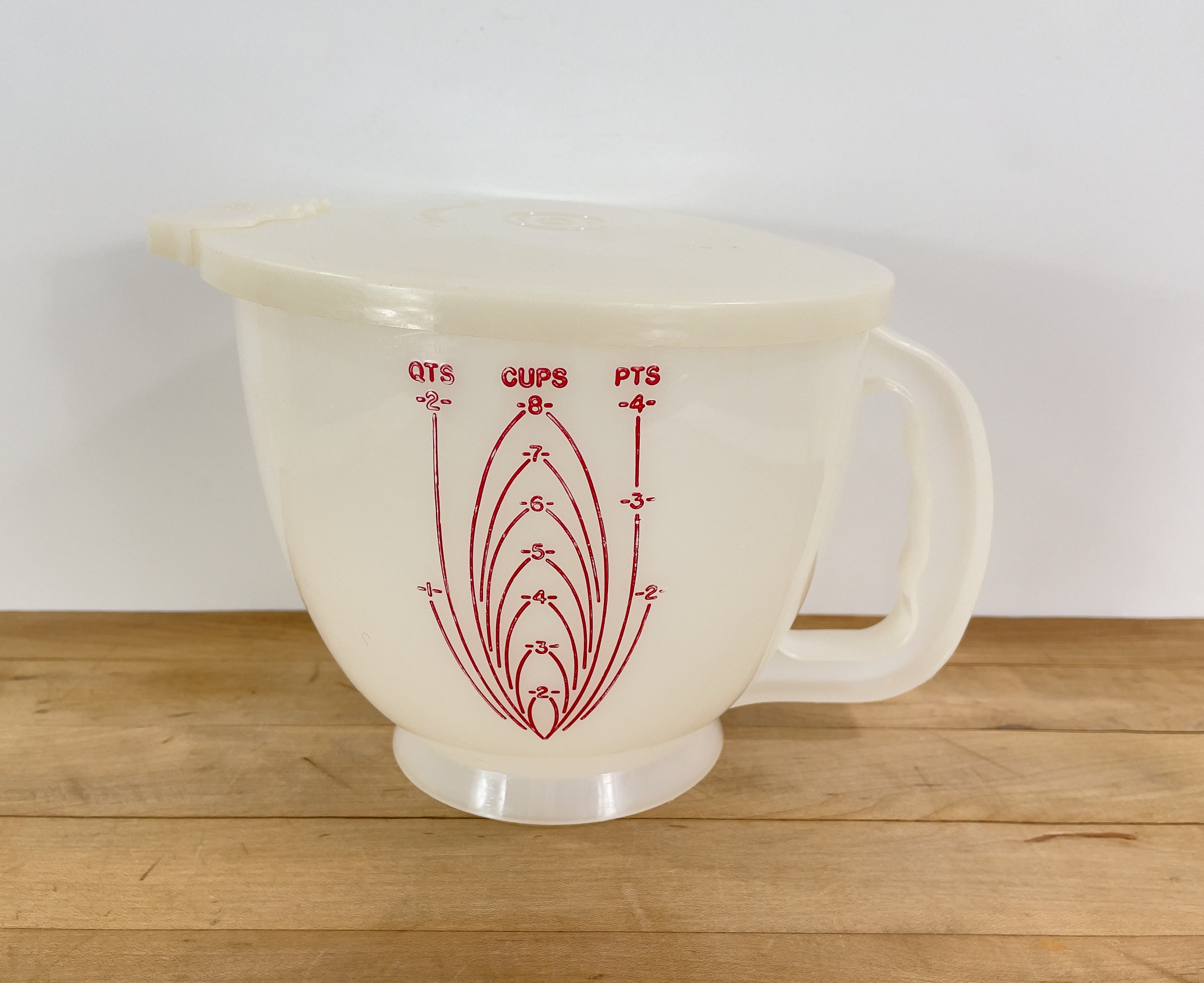 Vintage Tupperware Mix-N-Stor Large 8 cup measuring batter bowl w/lid