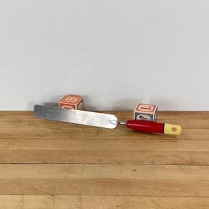A&J Frosting and Icing Spreader, Red and White Painted Wood Handle, Skinny Spatula