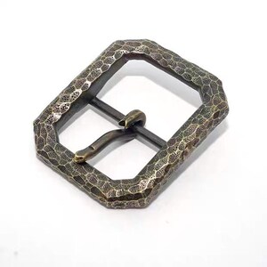 Rektangulärt retro bältesspänne i massiv mässing med hamrad textur, 36/39 mm, 1 1/2” och 1 1/4” tum bild 2