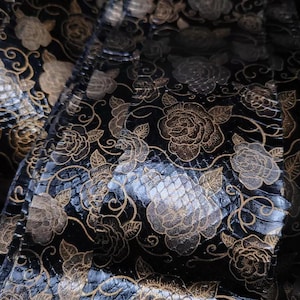 zwartgouden roos bloem echte slangenhuid hele huid