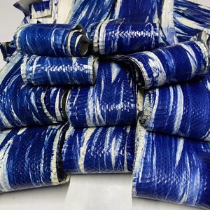 Peau de serpent véritable bleu blanc mélangée peau entière