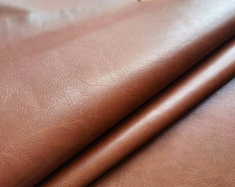 Puede incluir: Primer plano de un material de cuero marrón con una superficie texturizada.