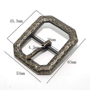Rektangulärt retro bältesspänne i massiv mässing med hamrad textur, 36/39 mm, 1 1/2” och 1 1/4” tum 36mm