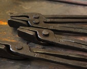 Flat jaw tongs