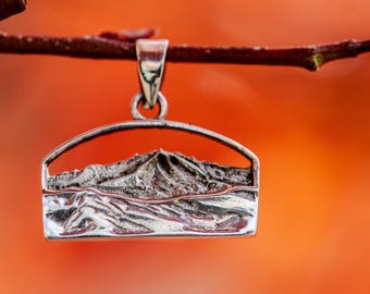 Colgante de plata de ley Pikes Peak / "America the Beautiful" de la serie "Catorce en Colorado Mountain"