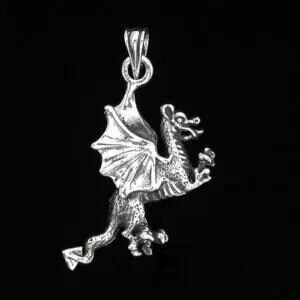 Pendentif en argent sterling représentant un vol de libellule et une queue pointue