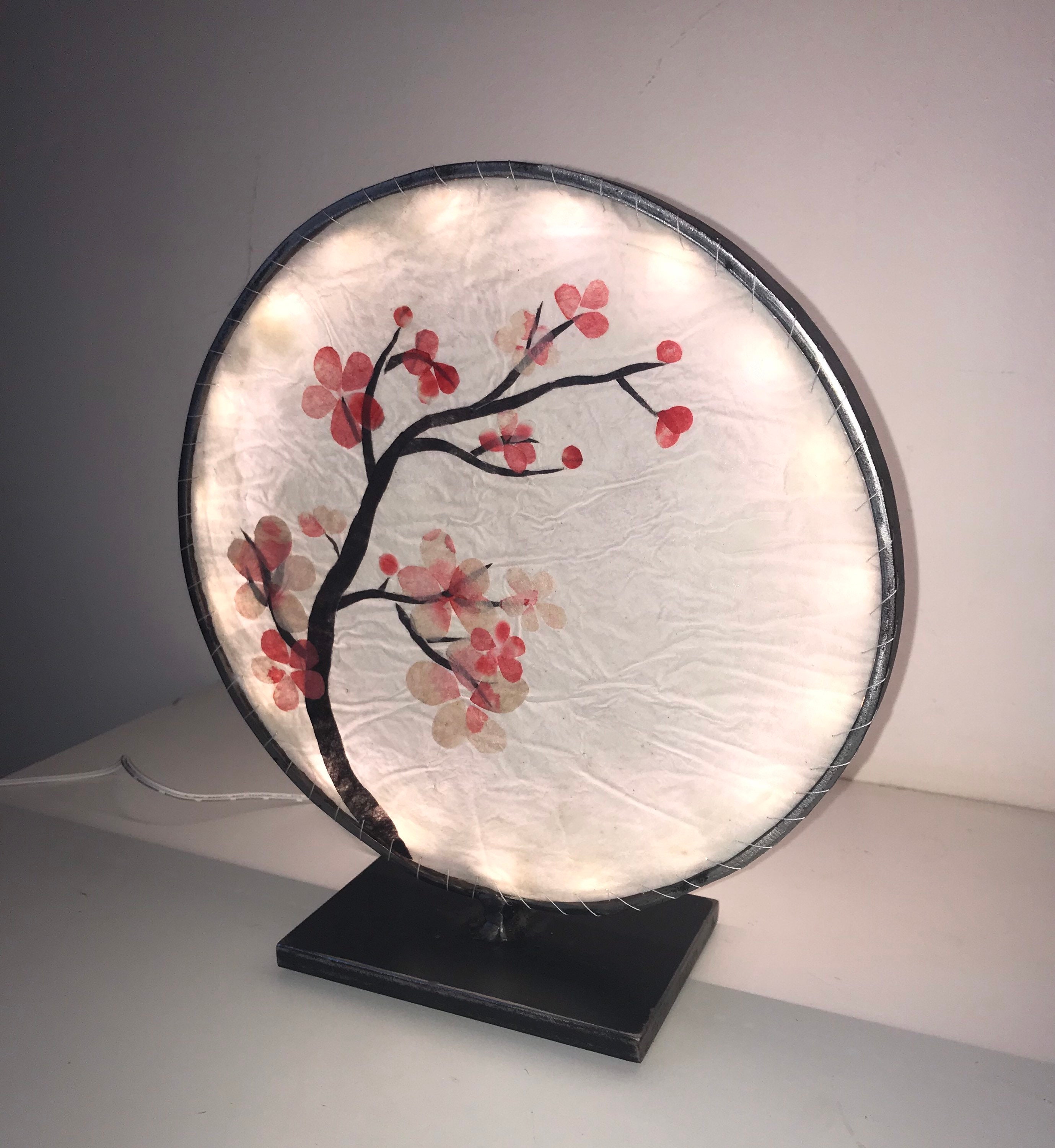 Lampe à Poser en Soie et Acier, Fait Main, Fleurs de Cerisier Japonais. Objet d'art Décoration, Lumi