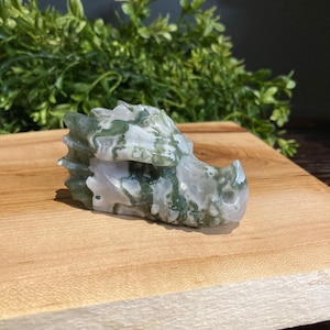 Moss agate dragon head