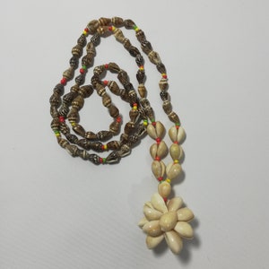 Vintage Cowrie Shell Necklace Beaded Flower Hawaiian Boho Hippy Surfer 17&quot; Long