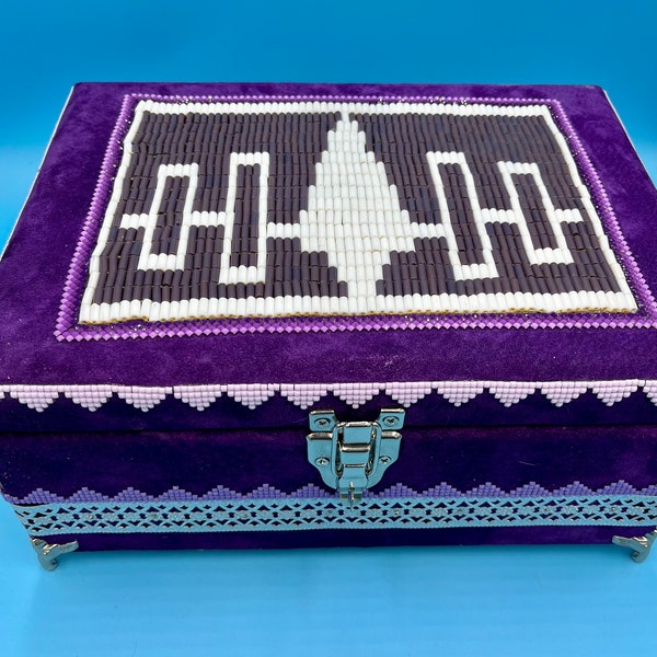 Treasure Box with Inlay Hiawatha Belt Glass Wampum