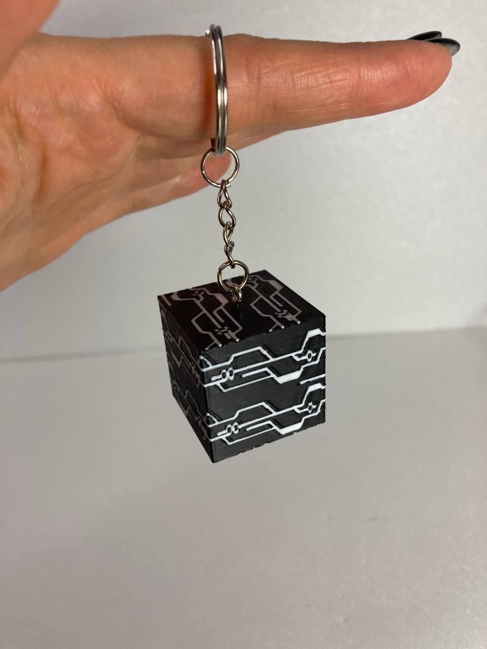 Nier Automata 2B Black Box Keychain - Etsy