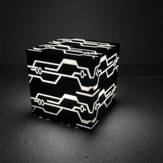 NieR ポッド テーブルランプ NieR Automata 2B ブラックボックス - 3Dナイトライト USB LED