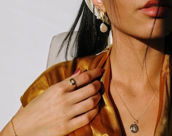 Halsband i guld med måne och sol: Himmelska smycken i sterlingsilver
