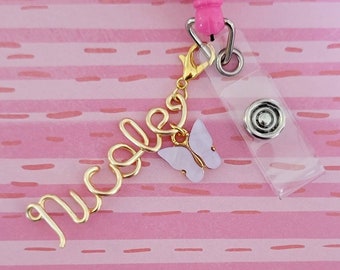 Encanto de insignia personalizado, carrete de insignia, encanto de insignia, carrete de insignia de enfermera, accesorios de enfermera, encanto de carrete de insignia, encantos de carrete de insignia, encanto de carrete de mariposa
