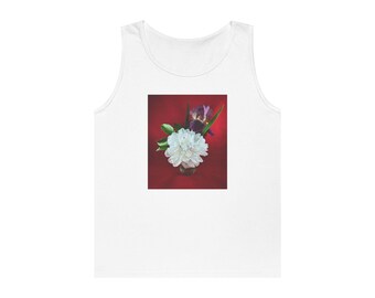 Tanktop mit weißem Nelkenstrauß | Blumenfoto, roter Hintergrund
