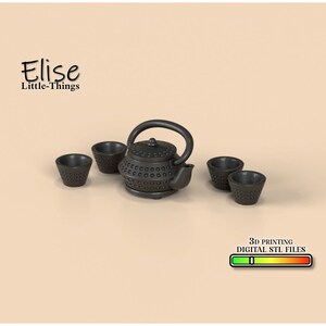 Könnte beinhalten: Eine schwarze Teekanne und vier passende Teetassen mit einer strukturierten Oberfläche. Die Teekanne hat einen runden Körper und einen kleinen Ausguss. Die Teetassen sind klein und rund. Das Set ist für den 3D-Druck konzipiert.