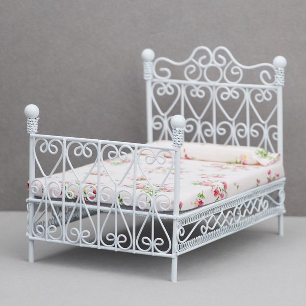 AirAds Dollhouse 1/12 Scale Dollhouse Miniatures Bedroom Furniture Princess Iron Bed white