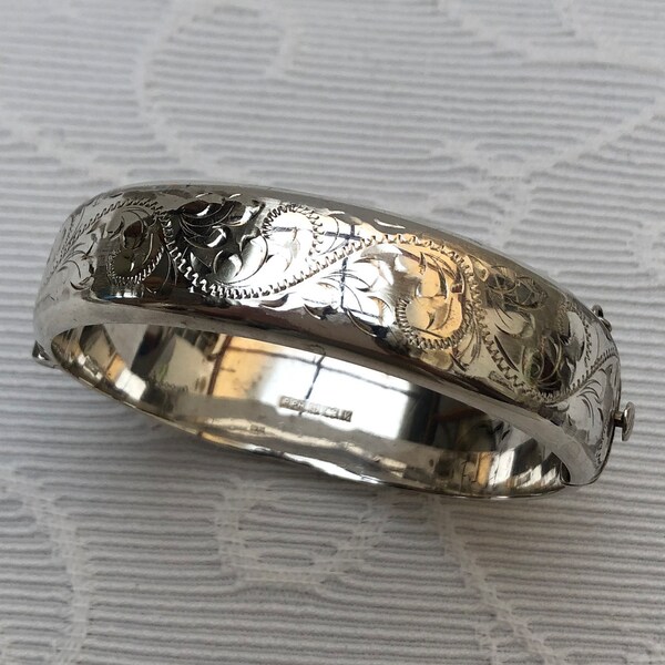 Engraved Silver Bangle Vintage Hinged Cuff With Scrolling Leaves & Safety Chain Wide Band Fully Hallmarked Birmingham 1970