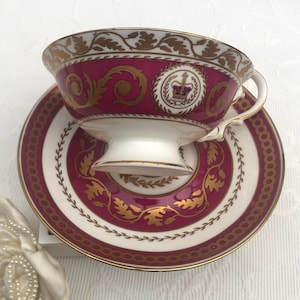 Buckingham Palace Teacup & Saucer: Royal Collection Gold Burgundy China