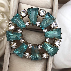 Round Aqua Rhinestone Brooch: 1950s Gilt Brass Diamante Pin