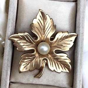 12k Gold Filled Maple Leaf Brooch: Vintage Cultured Pearl Jewellery