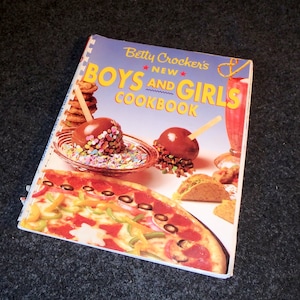 Betty Crocker&#39;s New Boys & Girls Cookbook ~ Vintage First Edition