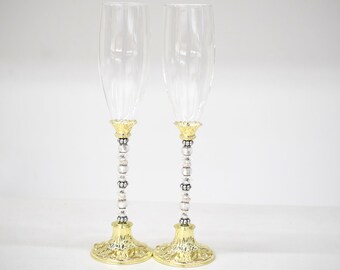 Personalized Gold Floral Pattern Wedding Flutes, Toasting Wedding Flutes with Rhinestones, Floral Toasting Set, Quinseaños Flutes