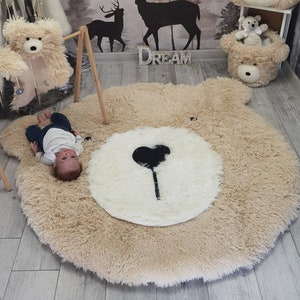 Flauschiger Bärenteppich für Jungen-Kinderzimmer - Personalisierte Waldabenteuer Thema Dekoration, gemütliches Babyzimmergeschenk