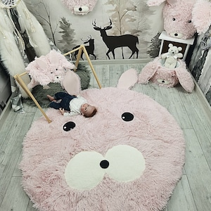 Weicher rosa Häschenteppich für Mädchen, Babyzimmerdeko, Woodland Krabbeldecke, niedlicher Kaninchenteppich, niedlicher Teppich, personalisiertes Geschenk