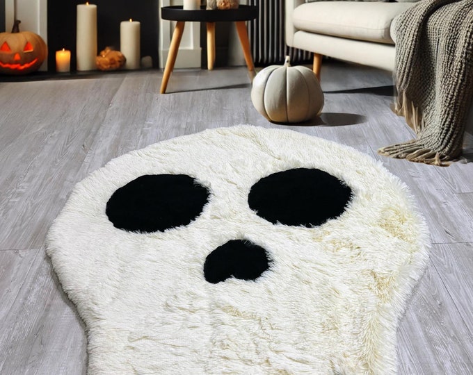 Handmade Skull Shaggy Rug for Kids Room, Fluffy Halloween Nursery Carpet, Soft Skull Play Mat, Spooky Decor for Baby Room