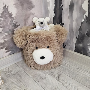 Personalisierter Bären-Spielzeugkorb - Handgemachte Kinderzimmer-Aufbewahrung, weicher Minky-Stoff, niedliches Kinderzimmer-Dekor, individueller Baby-Organisator