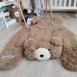 Woodland Kinderzimmer Bärenteppich - Individueller Kunstpelz-Teppich, niedlicher Baby-Bärdekor für Jungen- oder Mädchenzimmer, ideal als Geschenk zur Geburt