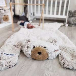 Anpassbarer Plüschbär-Kinderzimmerteppich - Waldabenteuer-Dekor für Babyjungen, perfektes Duschgeschenk