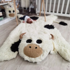Handgefertigter Highland Kuh Teppich für Kinderzimmer - Plüsch Bauernhof Tier Babyzimmer Dekor, gemütlicher neuer Baby Geschenk, anpassbarer Kinderzimmerteppich