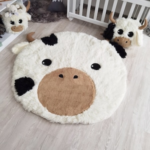 Highland Kuh Teppich | Bauernhof Kinderzimmer Dekor | Plüschtier Krabbeldecke | Baby-Dusche-Geschenk | Kuh-Thema Babyzimmer | Weicher Kuh-Spielteppich