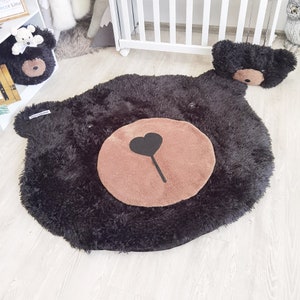 Niedlicher Bärn-Kinderzimmerteppich - personalisierter Babyzimmerdekor, flauschige Waldabenteuer-Themamatte, ideales Babygeschenk