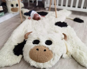 Handgefertigter weißer Hochlandkuh-Teppich – Plüschige Bauernhof-Kinderzimmerdekoration