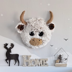 Highland Kuh Kopf Wandhalterung - Plüsch-Kinderzimmer-Dekor, personalisierte Bauernhof Tier, künstliche Präparatoren, einzigartige Kuh-Raumdekoration, kundenspezifische Kinderwandkunst