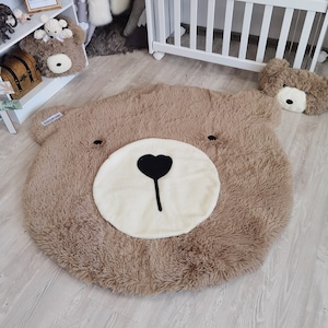 Flauschiger personalisierter Bärnteppich - Abenteuer Wald Kinderzimmer Dekor für Baby Jungen, niedlicher Kinderzimmerteppich, einzigartiges Babygeschenk