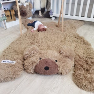 Personalisierter flauschiger Bärenteppich - Waldkinderzimmerdekor, Abenteuertierteppich für Jungen oder Mädchen, Babypartygeschenk