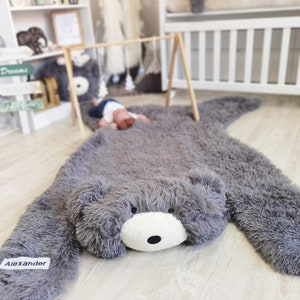 Teddy Bär Kinderzimmer Teppich - personalisierte Baby Spielmatte aus Zotteln Minky Fleece | Weicher Bärenförmiger Teppich für Babyzimmerdekor