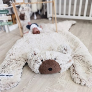 Personalisierter Bärenteppich für Kinderzimmer - Weiche zottelige Minky Spielmatte mit Name - Gemütliches Wald Babyzimmer Dekor - Individuelle Tier Bodenmatte