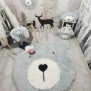 Personalisierter Baby Jungen Kinderzimmer Teppich - Flauschiger Bärenteppich mit Walddekor, niedliches Abenteuer Thema Babygeschenk