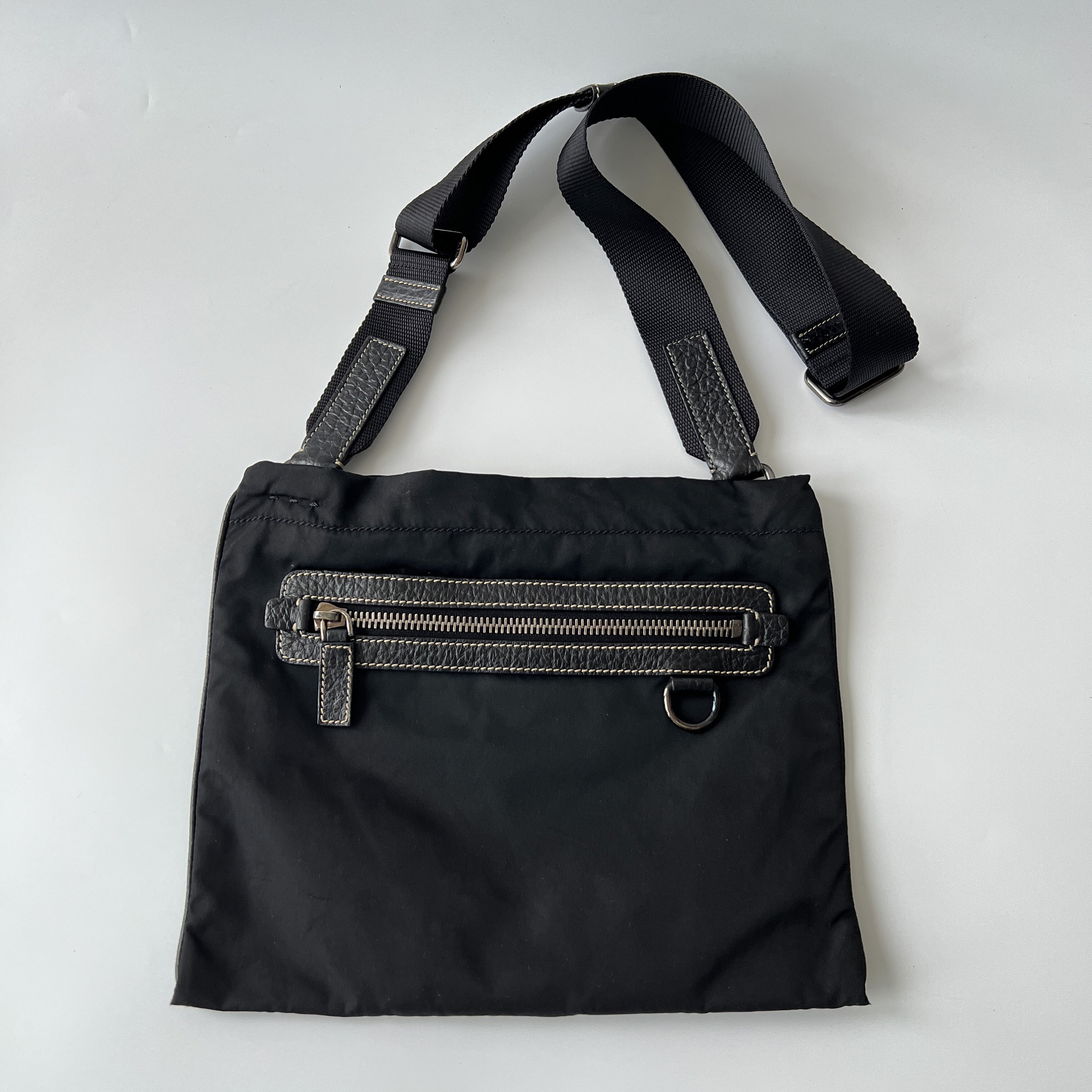 PRADA 本物ヴィンテージ ブラックナイロン クロスボディバッグ - Etsy 日本
