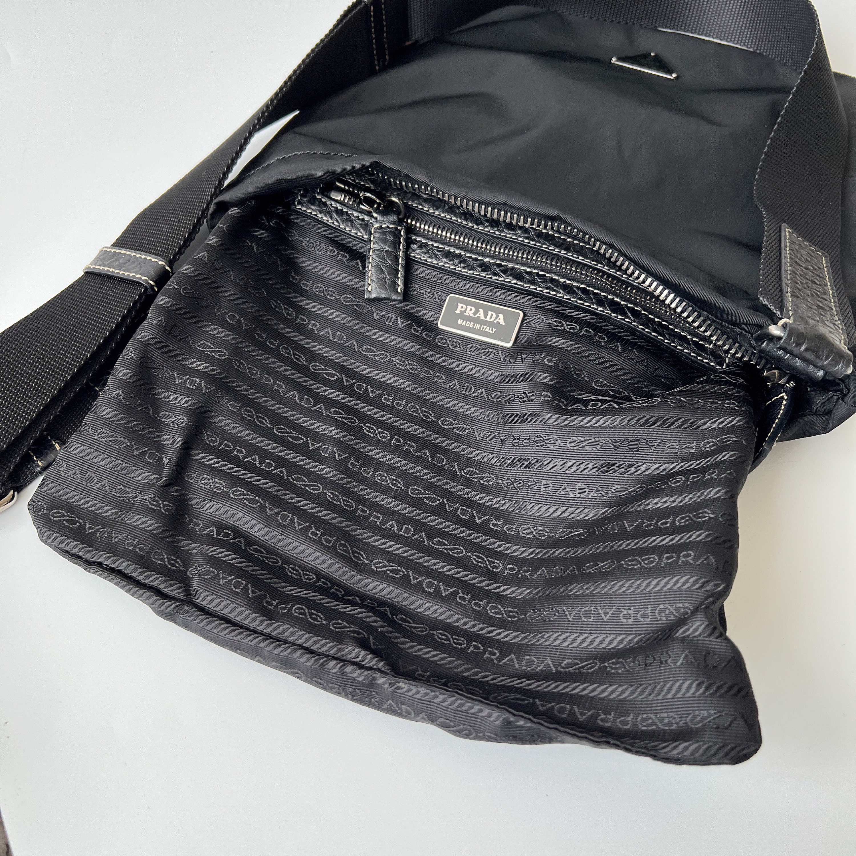PRADA 本物ヴィンテージ ブラックナイロン クロスボディバッグ - Etsy 日本