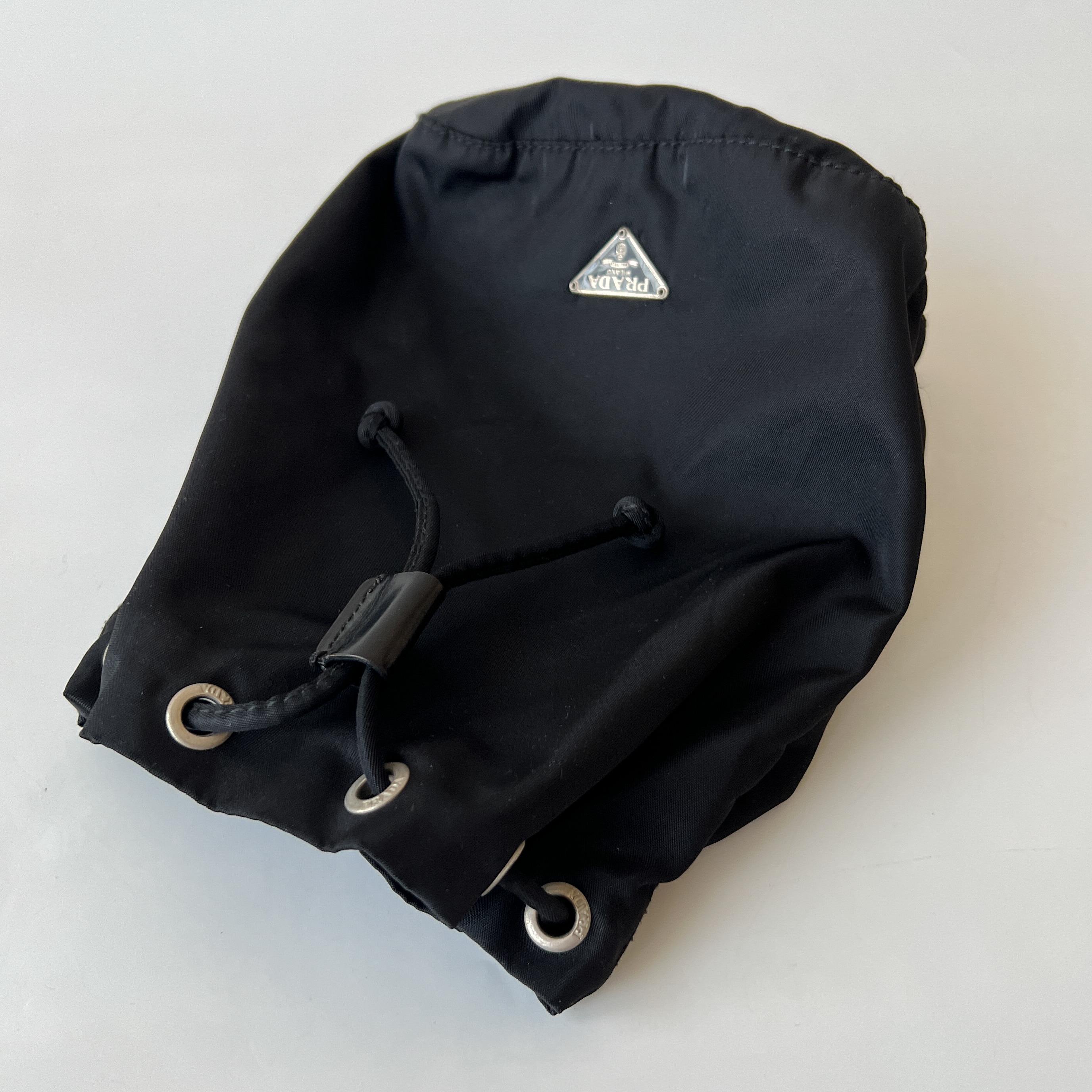 PRADA ブラック ドローストリングポーチ 54 PRADA ブラック ドローストリングポーチ 54 PRADA ブラック ドロー